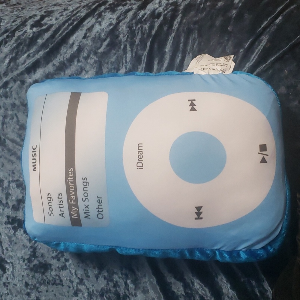 BNIB i-pod musical pillow with built-in speaker and auxiliary cord.